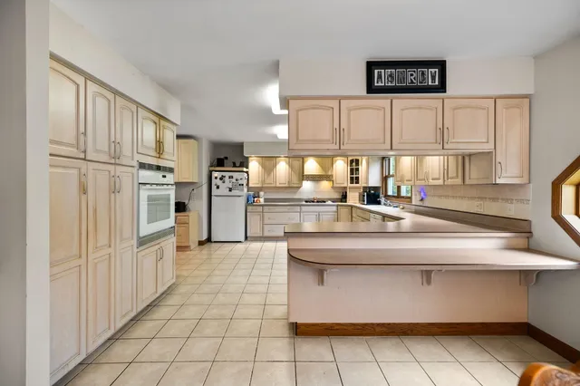 $550,000 | 211 Bluff Avenue, Eastlake, MI 49626