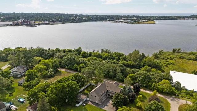 $550,000 | 211 Bluff Avenue, Eastlake, MI 49626