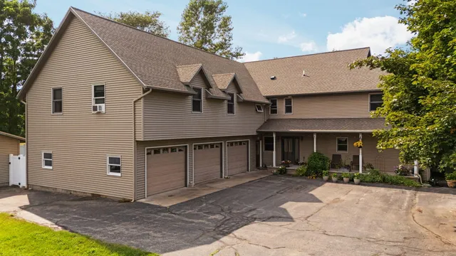 $550,000 | 211 Bluff Avenue, Eastlake, MI 49626