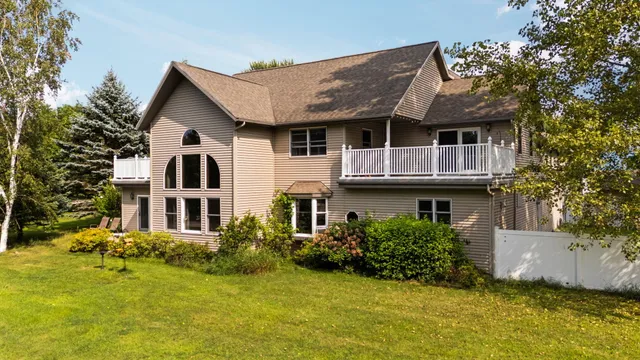 $550,000 | 211 Bluff Avenue, Eastlake, MI 49626