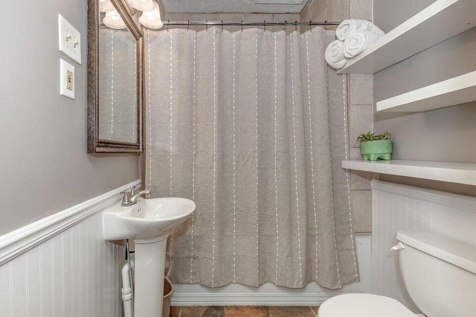 4085 North Old State Road Delaware, OH 43015 - Photo 19 of 34 Full Second Bath!
