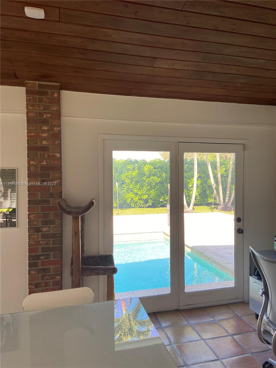 Pinecrest Pinecrest, FL 33156 - Photo 14 of 25 a view of empty room with windows