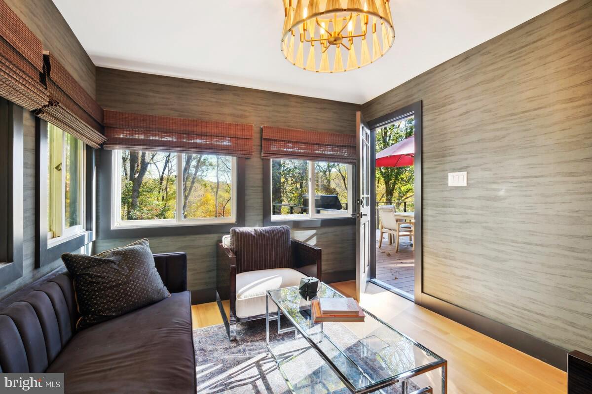 11900 Viewcrest Terrace Silver Spring, MD 20902 - Photo 15 of 69 a living room with furniture and a window