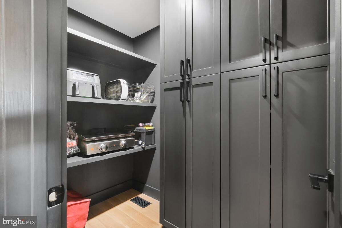 11900 Viewcrest Terrace Silver Spring, MD 20902 - Photo 18 of 69 MAIN LEVEL - WALK IN PANTRY