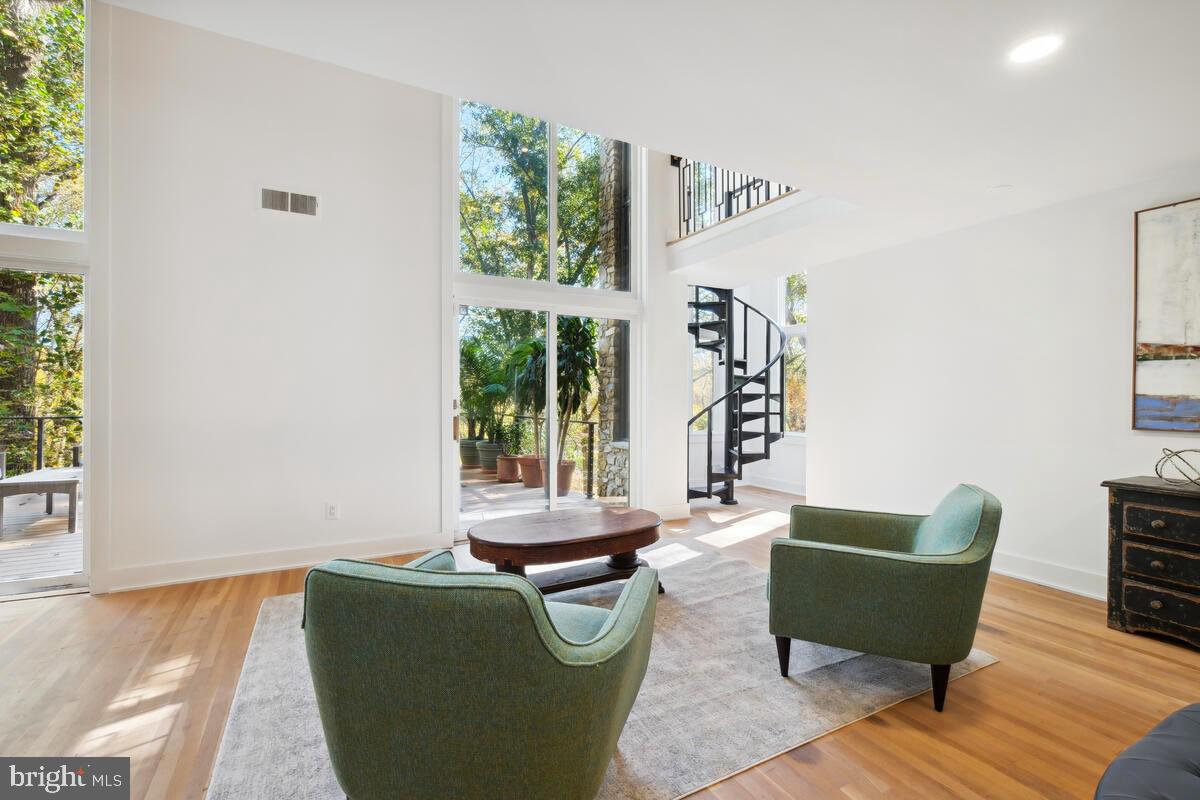 11900 Viewcrest Terrace Silver Spring, MD 20902 - Photo 24 of 69 a living room with furniture and a window