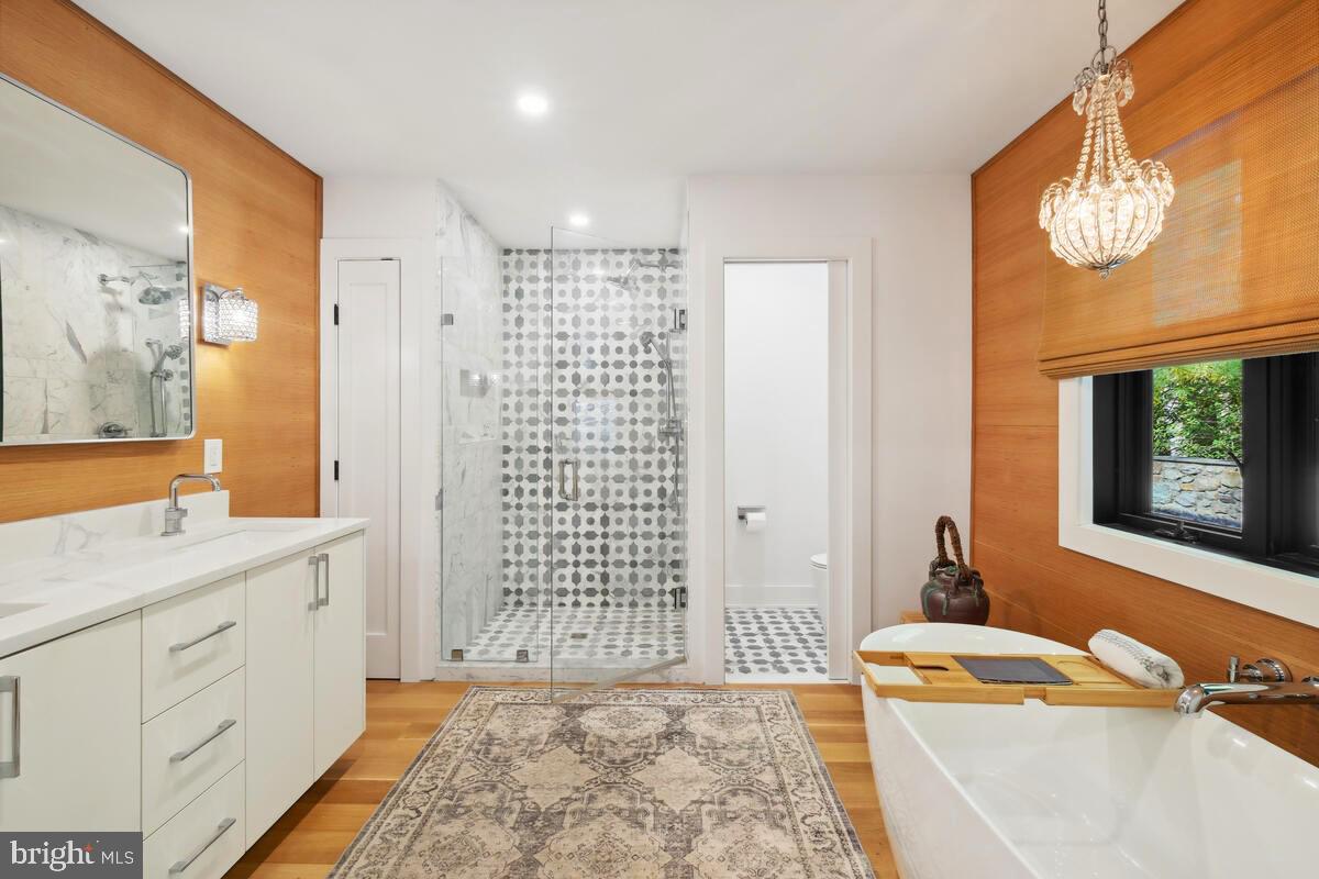 11900 Viewcrest Terrace Silver Spring, MD 20902 - Photo 30 of 69 OWNERS SUITE