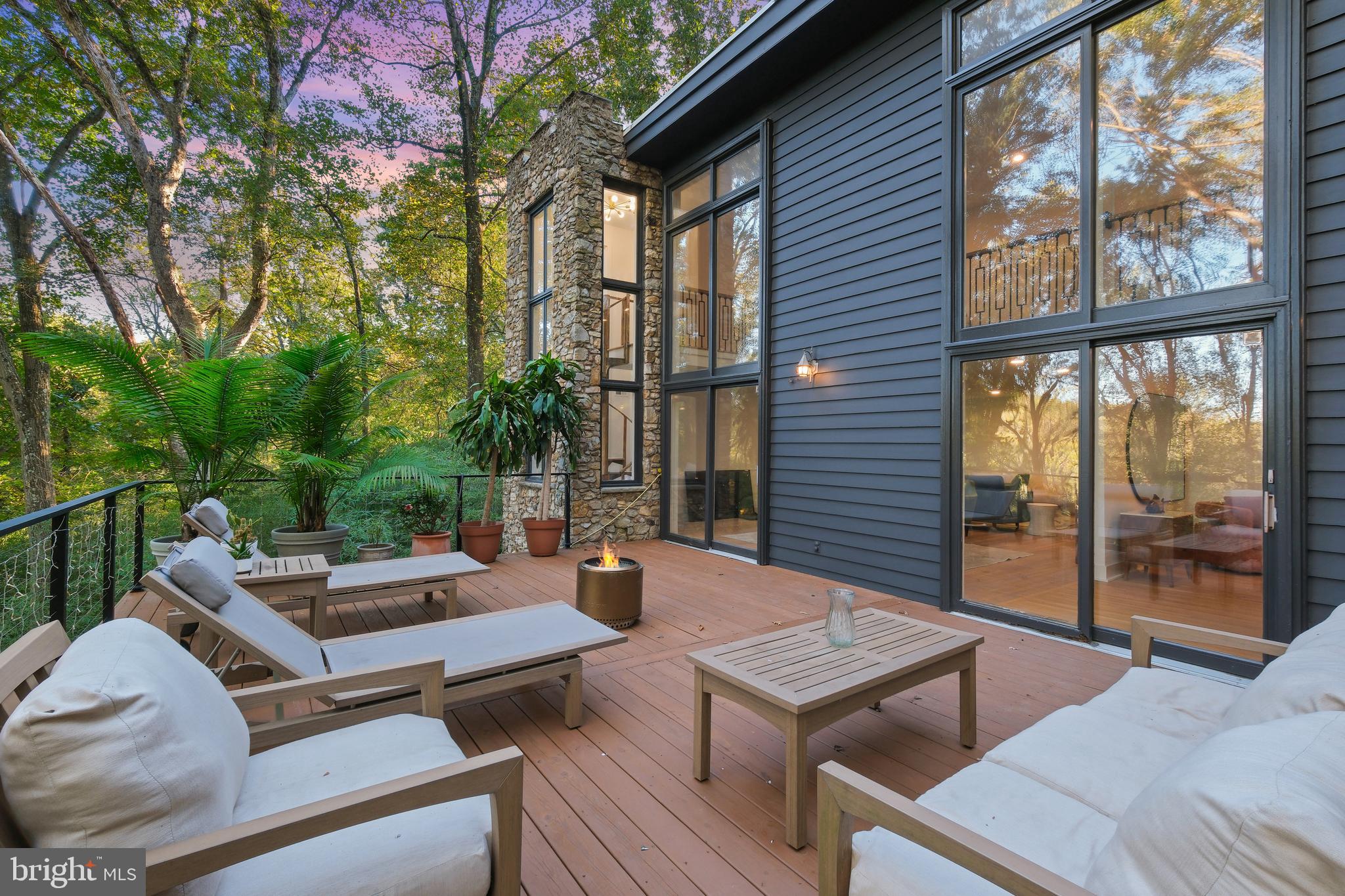 11900 Viewcrest Terrace Silver Spring, MD 20902 - Photo 4 of 69 DECK IS MADE FOR ENTERTAINING