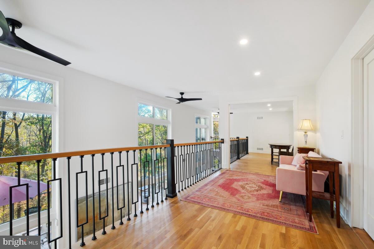 11900 Viewcrest Terrace Silver Spring, MD 20902 - Photo 41 of 69 UPPER LEVEL - MEZZANINE