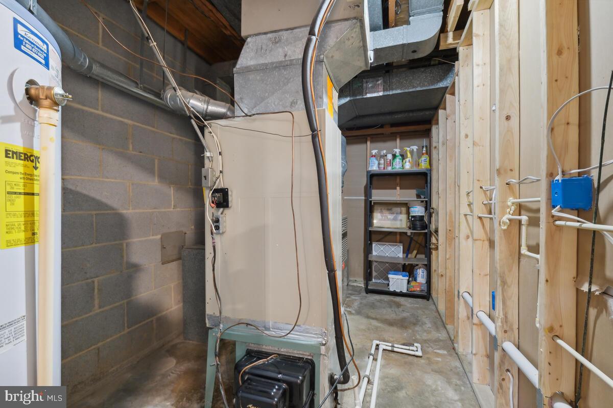 11900 Viewcrest Terrace Silver Spring, MD 20902 - Photo 66 of 69 a view of walk in closet