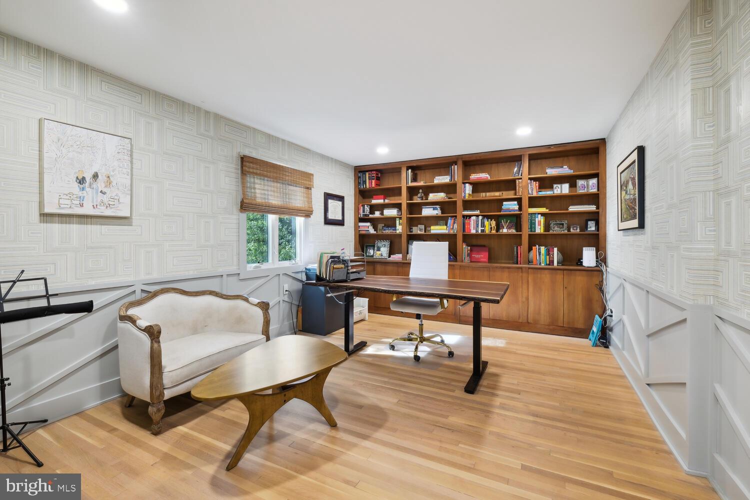 11900 Viewcrest Terrace Silver Spring, MD 20902 - Photo 8 of 69 a living room with furniture and a wooden floor