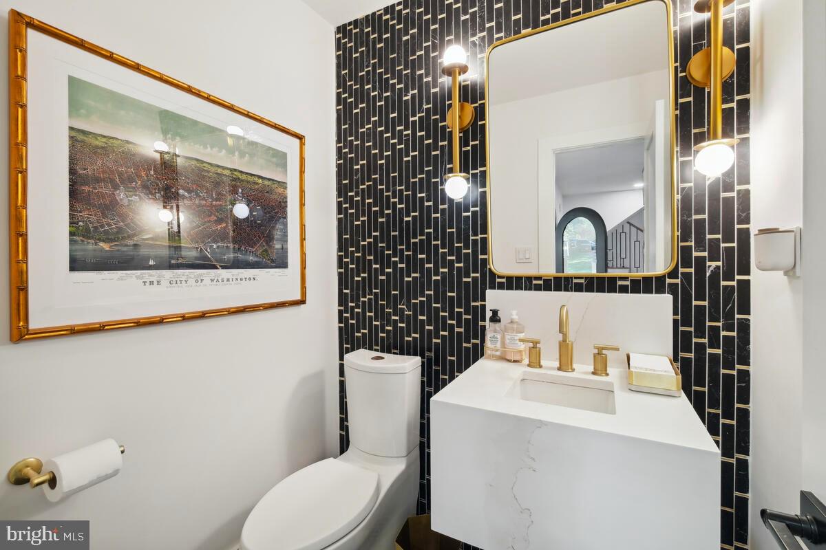 11900 Viewcrest Terrace Silver Spring, MD 20902 - Photo 10 of 69 a bathroom with a toilet and a sink