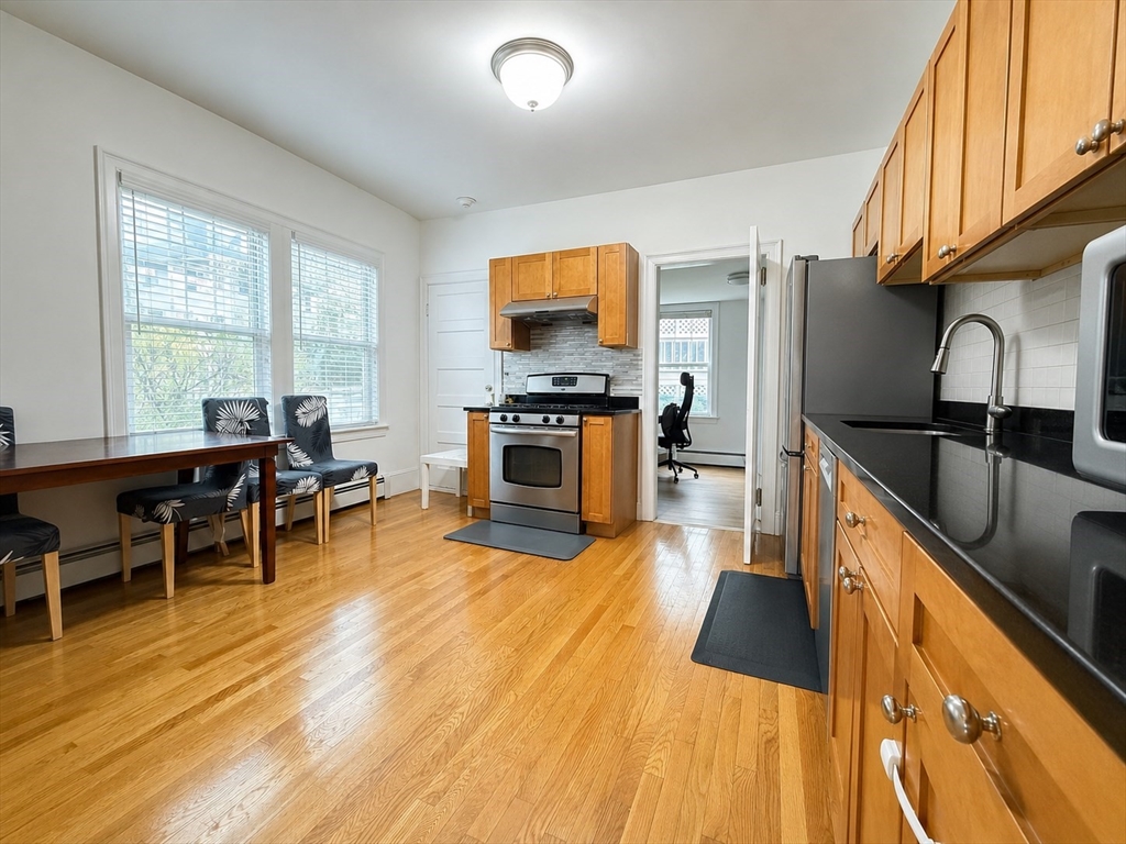 132 Middlesex Road, Unit 1 Chestnut Hill, MA 02467 - Photo 4 of 11