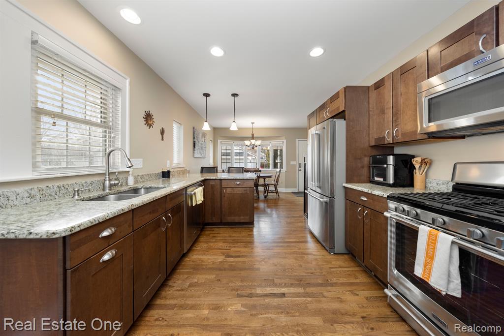 421 North Castell Avenue Rochester, MI 48307 - Photo 17 of 50
