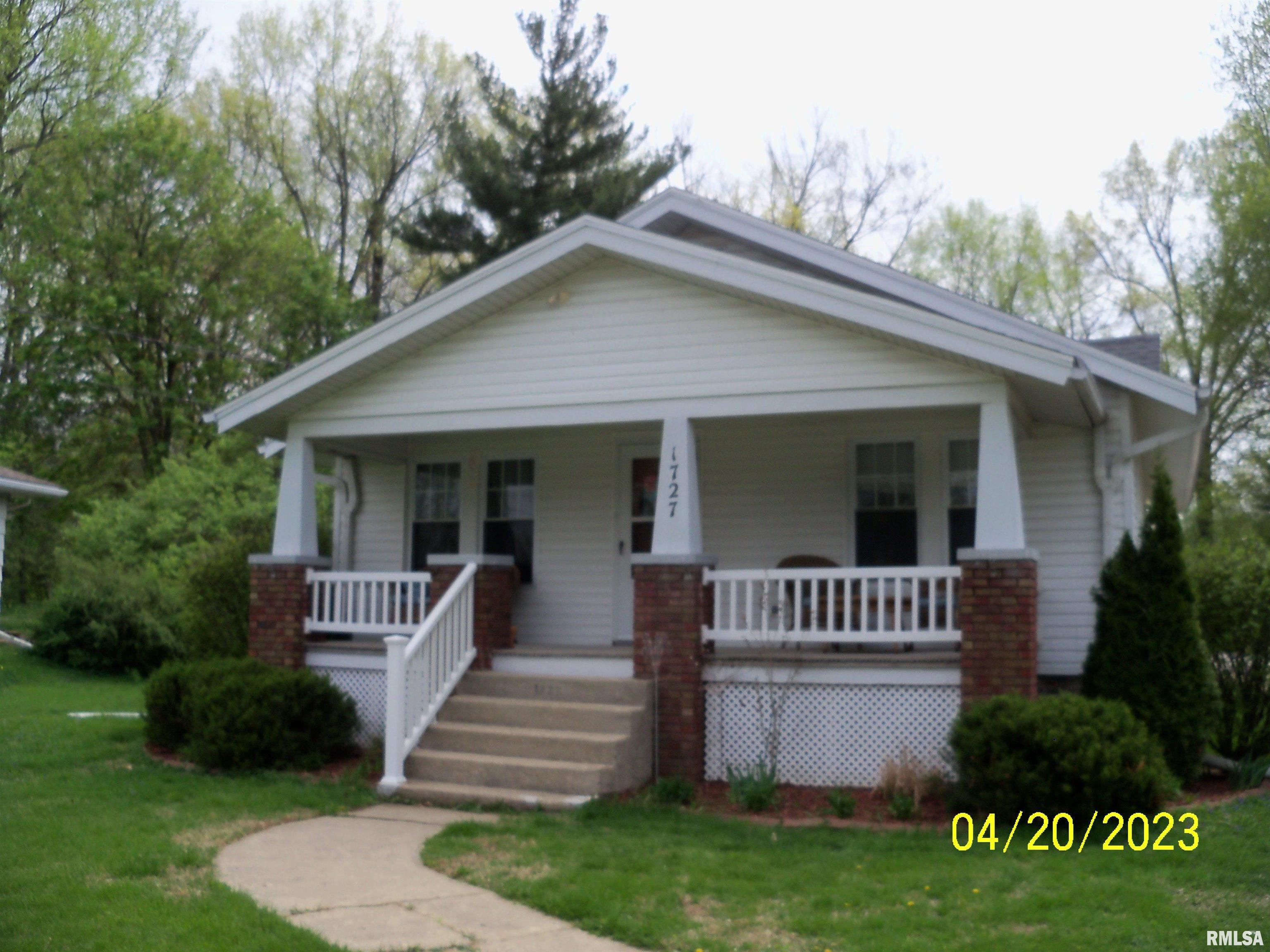 1727 Mound Road Jacksonville, IL 62650 - Photo 1 of 18 Gallery Image 1