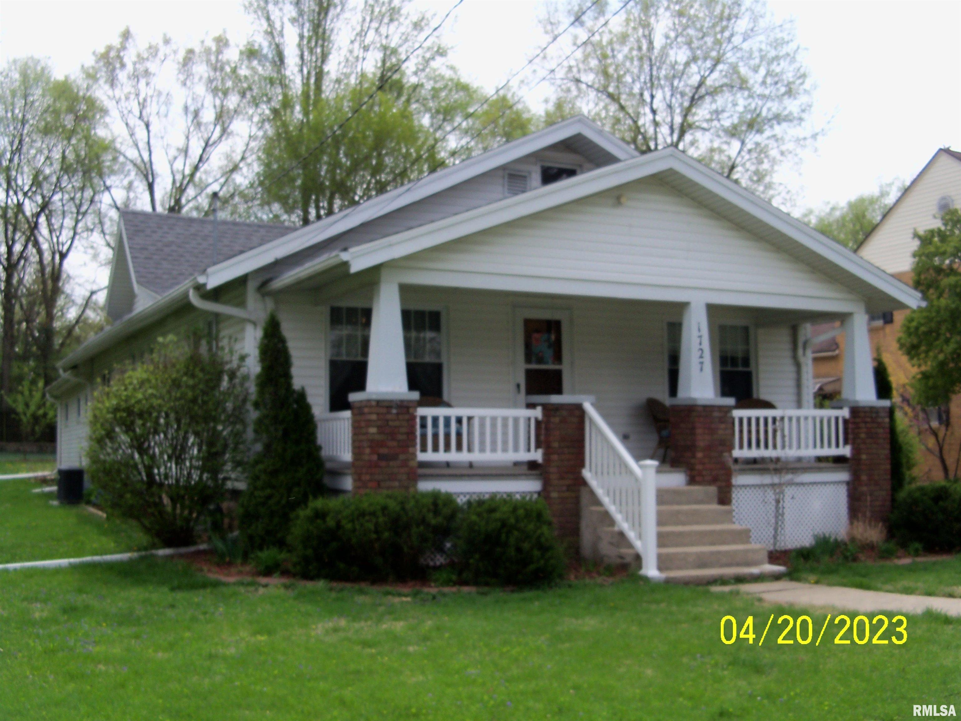1727 Mound Road Jacksonville, IL 62650 - Photo 2 of 18 Gallery Image 2
