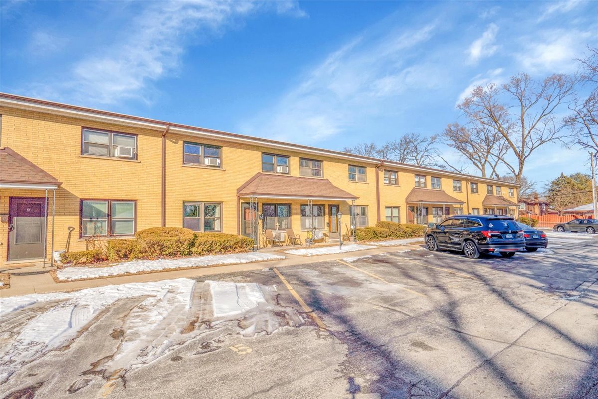 18333 Wentworth Avenue, Unit 7 Lansing, IL 60438 - Photo 3 of 32