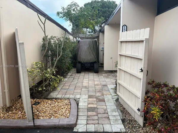 $2,000 | 15003 Coconut Court, Miami Lakes, FL 33014