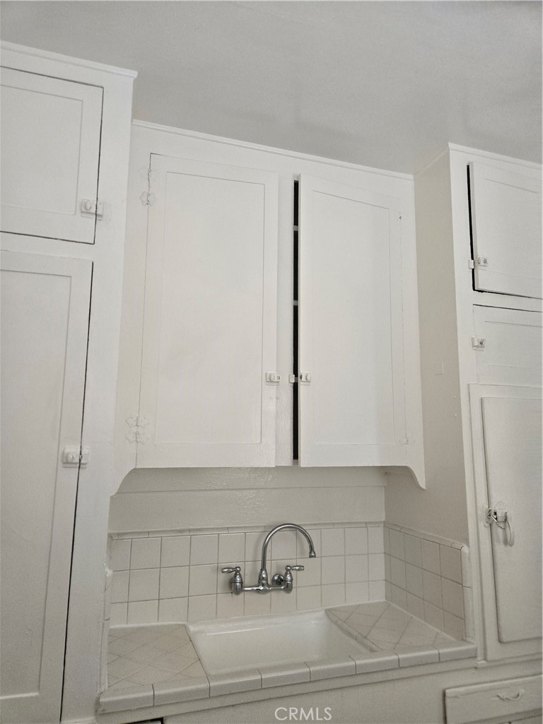 942 2nd Street, Unit 10 Long Beach, CA 90802 - Photo 13 of 28 a bathroom with a bathtub and a shower