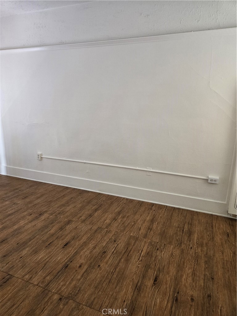 942 2nd Street, Unit 10 Long Beach, CA 90802 - Photo 16 of 28 a view of a room