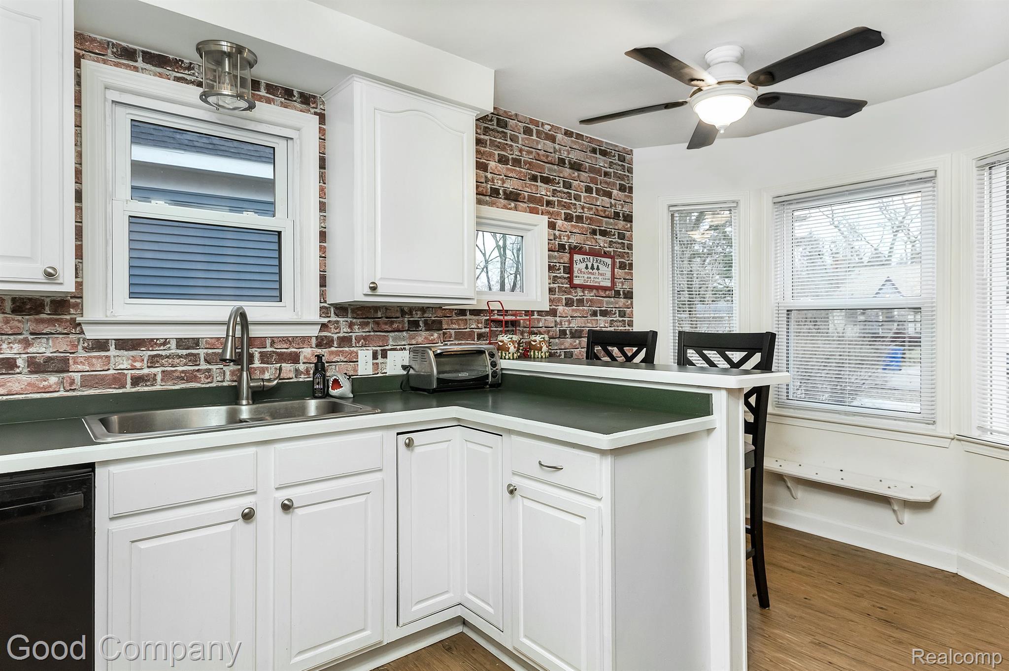 346 Dover Road Waterford, MI 48328 - Photo 6 of 31 Kitchen 1.1