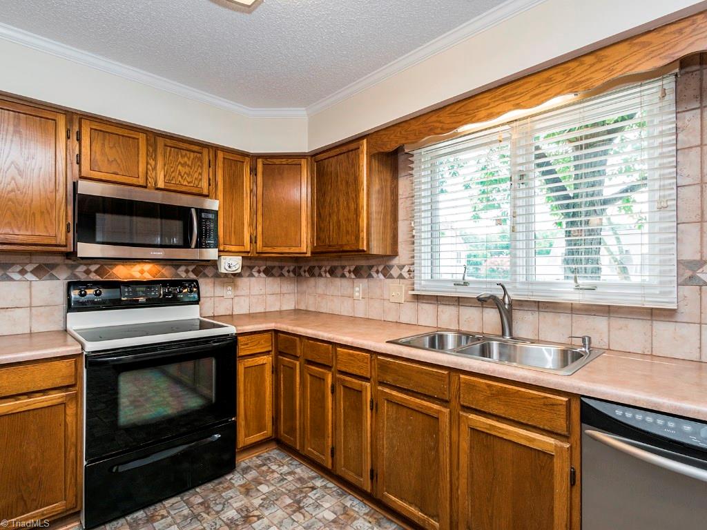 3301 Quail Run Drive High Point, NC 27265 - Photo 10 of 27 Gallery Image 10