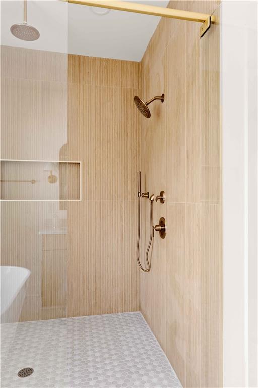 286 Sisson Avenue Northeast Atlanta, GA 30317 - Photo 35 of 56 a bathroom with a shower