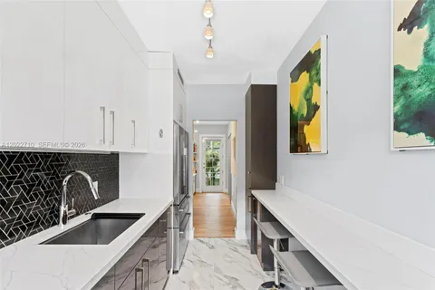 $335,000 | 1925 Washington Avenue, Unit 16, Miami Beach, FL 33139