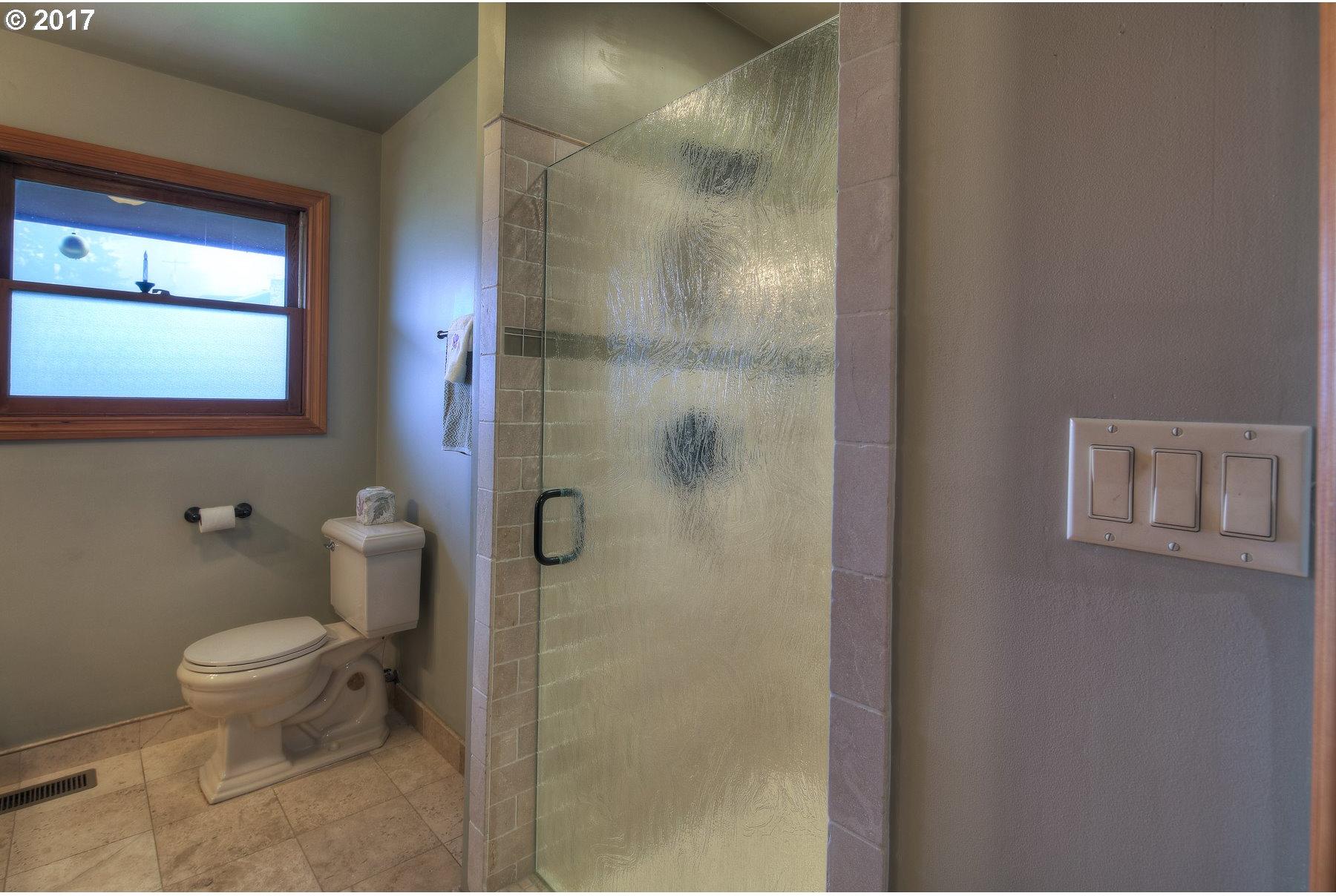 507 South Hillhurst Road, Unit 1 Ridgefield, WA 98642 - Photo 22 of 32 Gallery Image 22