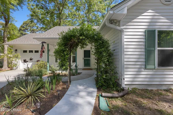 $345,000 | 9 State Rd S-7-428, Beaufort, SC 29907