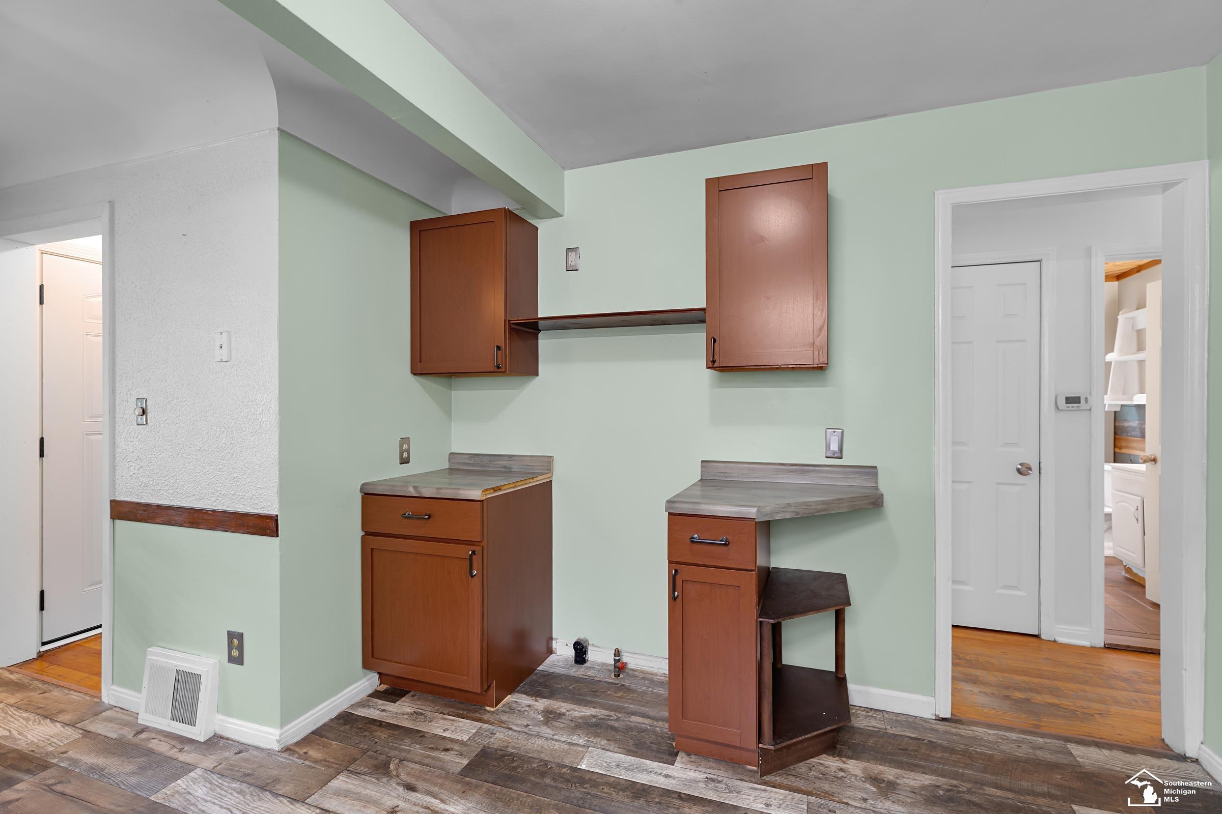 15213 Champaign Road Allen Park, MI 48101 - Photo 13 of 38 50187577-1acff1b3-4e94-45f3-8ec7-9a449fdd0bef.JPG