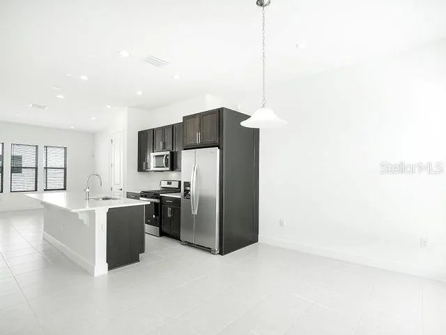 $3,075 | 2062 Packing District Way, Orlando, FL 32804