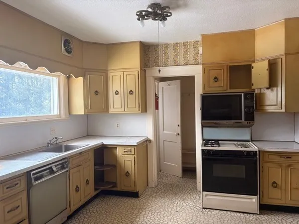 $265,000 | 41 Dartmouth Street, Holyoke, MA 01040