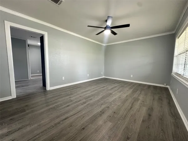 $2,000 | 502 Ave F, South Houston, TX 77587
