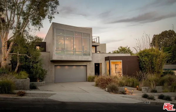 $4,100,000 | 3218 Maplewood Avenue, Los Angeles, CA 90066