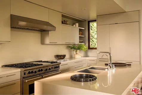 $4,100,000 | 3218 Maplewood Avenue, Los Angeles, CA 90066