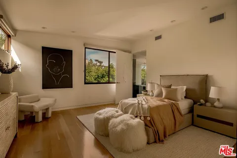 $4,100,000 | 3218 Maplewood Avenue, Los Angeles, CA 90066