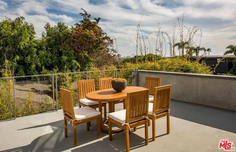 $4,100,000 | 3218 Maplewood Avenue, Los Angeles, CA 90066