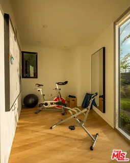 $4,100,000 | 3218 Maplewood Avenue, Los Angeles, CA 90066