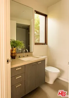 $4,100,000 | 3218 Maplewood Avenue, Los Angeles, CA 90066