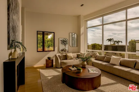 $4,100,000 | 3218 Maplewood Avenue, Los Angeles, CA 90066