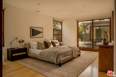 $4,100,000 | 3218 Maplewood Avenue, Los Angeles, CA 90066