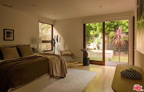 $4,100,000 | 3218 Maplewood Avenue, Los Angeles, CA 90066