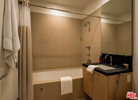 $4,100,000 | 3218 Maplewood Avenue, Los Angeles, CA 90066