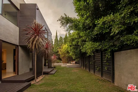 $4,100,000 | 3218 Maplewood Avenue, Los Angeles, CA 90066