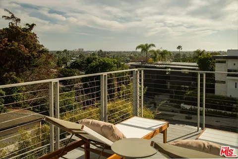 $4,100,000 | 3218 Maplewood Avenue, Los Angeles, CA 90066