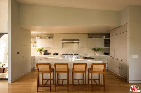 $4,100,000 | 3218 Maplewood Avenue, Los Angeles, CA 90066