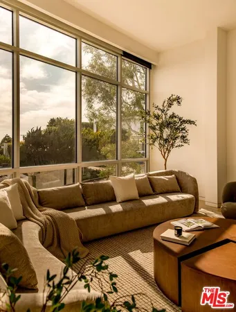 $4,100,000 | 3218 Maplewood Avenue, Los Angeles, CA 90066