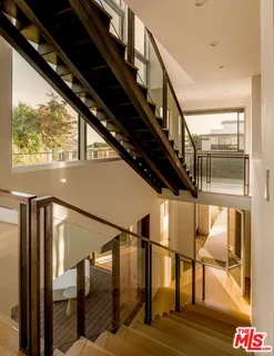 $4,100,000 | 3218 Maplewood Avenue, Los Angeles, CA 90066