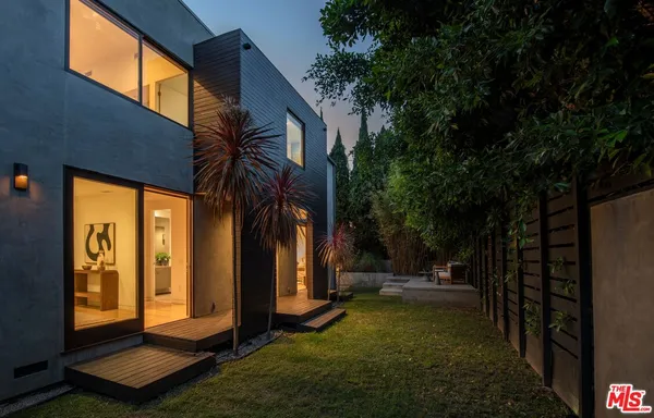 $4,100,000 | 3218 Maplewood Avenue, Los Angeles, CA 90066