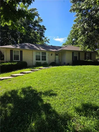 $275,000 | 2504 South 14th Street, Leavenworth, KS 66048